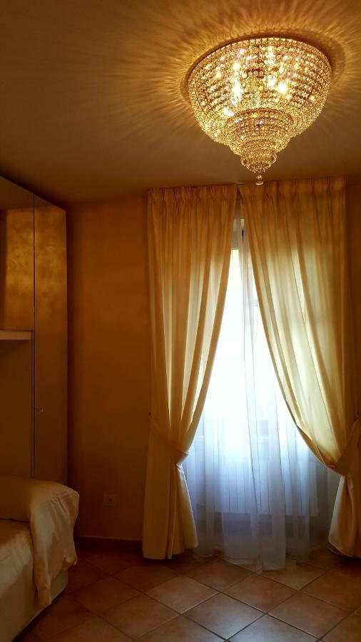 Ivana Sweet House เดเซนซาโนเดลการ์ดา ภายนอก รูปภาพ