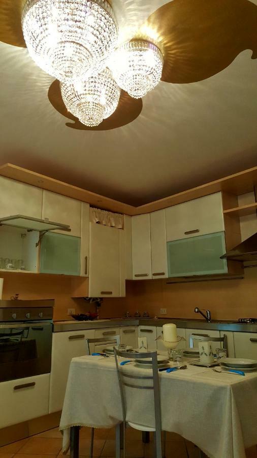 Ivana Sweet House เดเซนซาโนเดลการ์ดา ภายนอก รูปภาพ